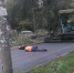Ремонт дорог в Самаре: рабочие устали, легли отдохнуть на… асфальт - 63.Ru
