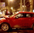 В Самаре такси вытолкнуло Nissan Juke в цветочный киоск - 63.Ru