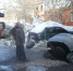 В Самаре под асфальт провалился автомобиль с женщиной за рулём - ГТРК Самара