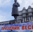 Дмитрий Азаров приветствовал шествующих с трибуны Фото: Светлана МАКОВЕЕВА - Комсомольская Правда Самара