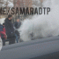 В Самаре толпа мужчин тушила горящий посреди дороги автомобиль - ГТРК Самара