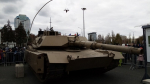 Самарцы разбирают трофейный американский танк Abrams имени Назара Назаренко