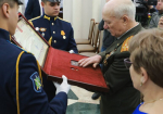 В Самаре полпред президента Игорь Комаров вручил награду Героя РФ семье бойца