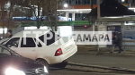 На проспекте Кирова в Самаре LADA Priora напоролась днищем на отбойник