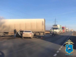 Два человека пострадали при столкновении легковушки и фуры под Самарой