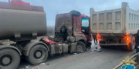 На трассе в Самарской области врезались три грузовика и легковушка - Комсомольская Правда Самара