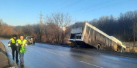 Стали известны подробности ДТП с вылетевшем в овраг автобусом в Самаре - Губерния ТВ