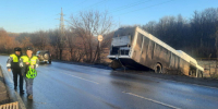 В Самаре автобус с пассажирами 20 ноября вылетел в овраг со скользкой дороги - ProGorodSamara.Ru