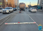 В Самаре самосвал наехал на девушку