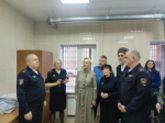 Сегодня Уполномоченный по правам человека Елена Лапушкина совместно с представителями областного главка и общественниками проверили деятельность изолятора временного содержания