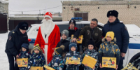 В Самарской области cотрудники Госавтоинспекции в преддверии волшебного праздника помогли многодетной семье - ГУ МВД Самарской области
