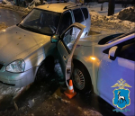 Оставленный без присмотра автомобиль в Самаре угодил в аварию
