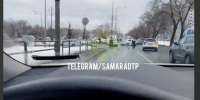 Две иномарки врезались друг в друга около корпуса Самарского университета - РегионСамара.Ru