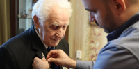 В Самарской области ветерану вручили медаль в честь 80-летия Победы - Комсомольская Правда Самара