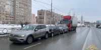 Тягач и три легковушки столкнулись на ул. Демократической в Самаре - Волга Ньюс