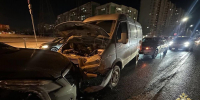 Cadillac столкнулся с тремя машинами на ул. Ново-Садовой в Самаре - Волга Ньюс
