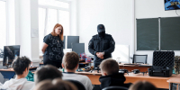 В Самаре сотрудники Росгвардии рассказали студентам о подготовке специалистов по эксплуатации БПЛА - Росгвардия
