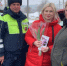 Праздничный патруль: сотрудники полиции Самары поздравили автолюбительниц с Международным женским днём - ГУ МВД Самарской области