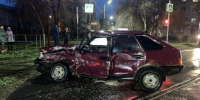 Два человека пострадали при столкновении Volvo и "девятки" в Самаре - Волга Ньюс