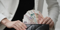 Жители Самарской области получат пенсии и детские пособия за май раньше срока - Комсомольская Правда Самара