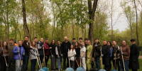 В день Всероссийского субботника Михаил Смирнов и новый состав молодежного Правительства вышли на уборку территории в парке "Молодежный" - Губерния ТВ