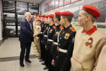 Геннадий Котельников провел экскурсию для кадетов и юнармейцев в парламентском музее