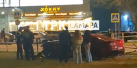 В Самаре элитный маслкар Chevrolet Camaro вылетел с дороги и протаранил ограждение - ГТРК Самара