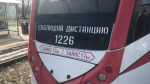 Не перевелись богатыри в Самаре: горожане вернули 18-ти тонный трамвай на рельсы