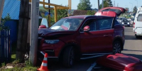 В Самарской области китайский внедорожник врезался в столб - Губерния ТВ