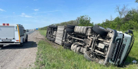 В Сызранском районе 31 мая водитель попал в больницу после опрокидывания грузовика - Губерния ТВ