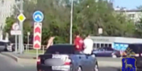 В Самаре водитель придумал способ возить пассажиров, не сажая их в салон - ГТРК Самара