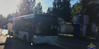 В Самаре автобус зажал сумку пенсионерки при выходе и продолжил движение - Комсомольская Правда Самара