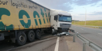 В Шигонском районе большегруз врезался в отбойник - НИА Самара