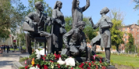 Состоялась церемония торжественного возложения цветов к скульптурной композиции «Наследие и наставничество». - НИА Самара