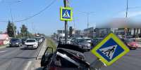 В Самаре водитель врезался в знак из-за открытого капота - Губерния ТВ