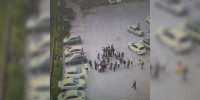 В Тольятти полиция ищет вооруженных участников массовой драки у ТЦ «Космос» - Комсомольская Правда Самара