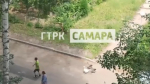 В Самарской области гусей выгуливают прямо во дворе среди высоток