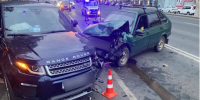 В Самаре водитель выехал на встречную полосу и столкнулся с Land Rover - Комсомольская Правда Самара