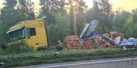 Под Самарой груженая фура на полном ходу слетела в кювет - ГТРК Самара