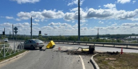 В Самаре 85-летний водитель на Skoda Octavia "атаковал" дорожный знак - ProGorodSamara.Ru