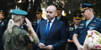 Самарский губернатор Вячеслав Федорищев наградил спецназовцев в День флага РФ - Комсомольская Правда Самара