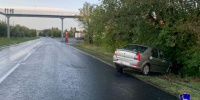 В Сызрани пожилой водитель врезался в дерево и попал в больницу - Волга Ньюс