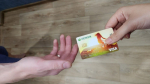 Переводить деньги с карты на карту теперь нельзя: сумму сразу заморозят — жесткий запрет от ЦБ