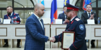 Губернатор поблагодарил казаков за участие в деле народосбережения и развития региона. Отличившимся казакам он вручил региональные награды. - НИА Самара