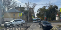 В Самаре иномарку отбросило на тротуар из-за столкновения с «Kia Rio» - Комсомольская Правда Самара