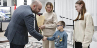 Вячеслав Федорищев вручил ключи от новых домов 11 исаклинским семьям - Волга Ньюс