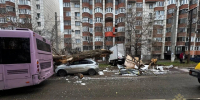 В Самаре автобус врезался в «Газель» и повалил дерево на Lada XRAY - Комсомольская Правда Самара
