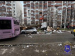 В Самаре автобус врезался в «Газель» и повалил дерево на Lada XRAY