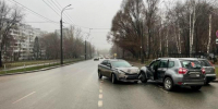 Женщина и ребенок пострадали при столкновении Nissan и Lada Vesta в Самаре - Волга Ньюс
