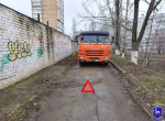 Водитель «КамАЗа» сбил пенсионерку на тротуаре в Тольятти